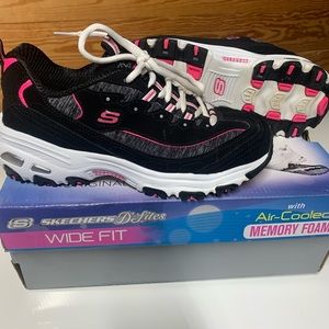 Womens Sketchers size 6.5